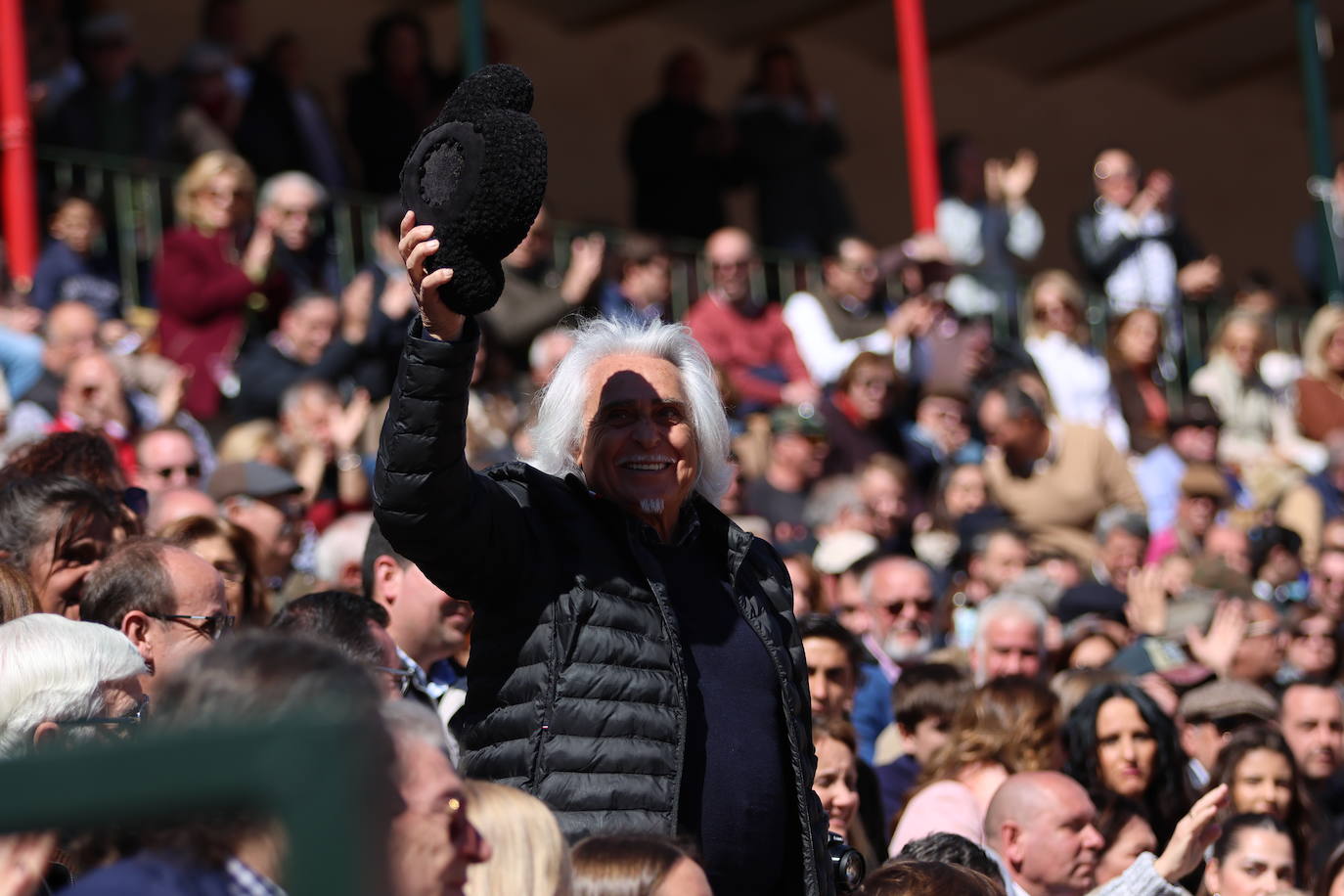 El triunfo de Manuel Román en su debú con picadores, en imágenes