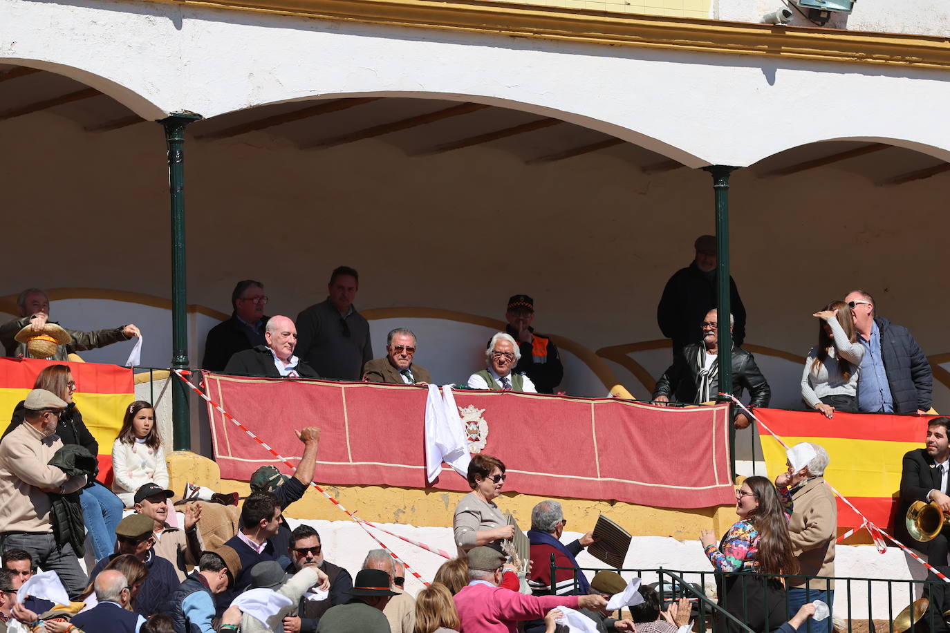 El triunfo de Manuel Román en su debú con picadores, en imágenes