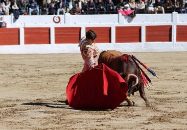 El triunfo de Manuel Román en su debú con picadores, en imágenes