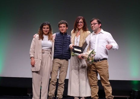 Imagen secundaria 1 - Tres momentos del emotivo acto celebrado este martes en el Centro Cívico 'Príncipe de Asturias' de Quintanar de la Orden 