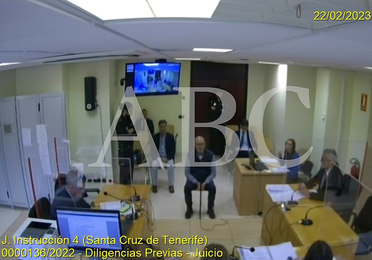 El exdiputado socialista Juan Bernardo Fuentes, ante la juez: «No conozco a Tito»