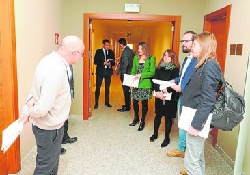 PP y PSOE, tras la pancarta del 8-M