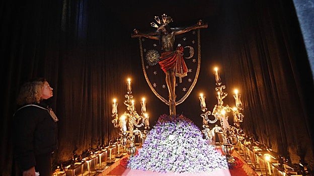 El Cristo del Remedio de Ánimas, en su besapiés