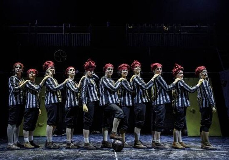 Peris-Mencheta rinde homenaje al fútbol femenino con una obra llena de luz