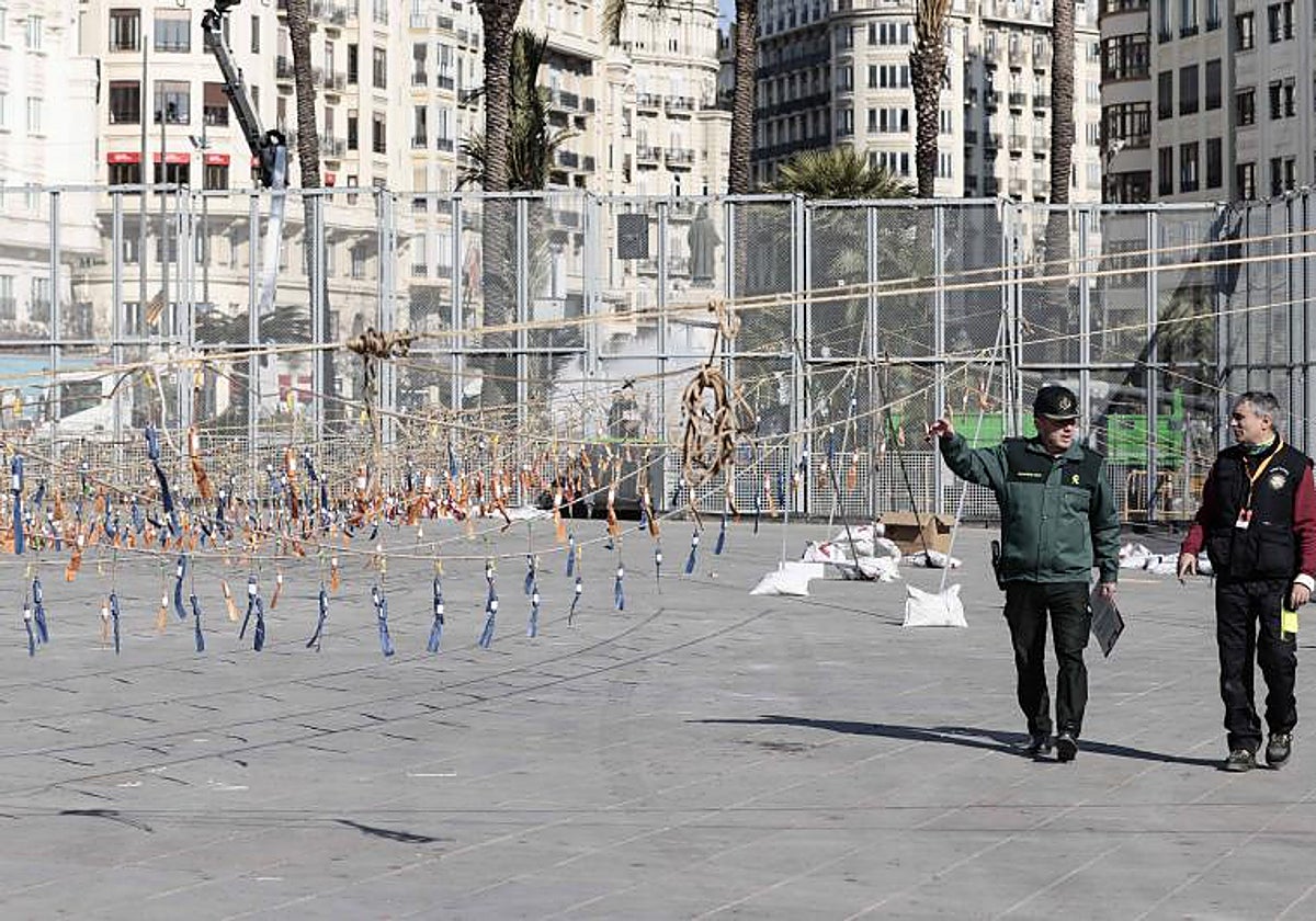Imagen tomada durante una mascletà de las Fallas de Valencia
