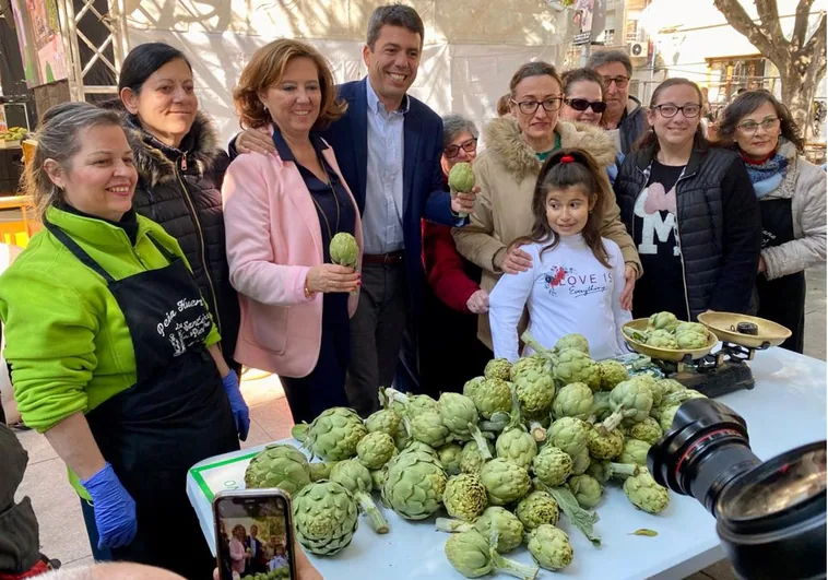 Degustaciones culinarias, música y talleres para niños animan el Congreso Nacional de la Alcachofa en Almoradí