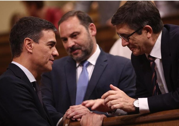 Diputados socialistas: «Ferraz nos ha dejado desprotegidos»