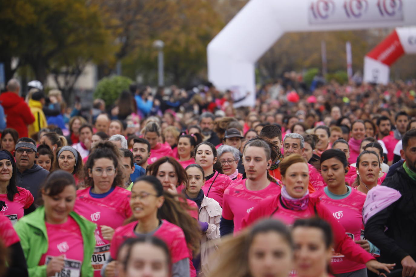 La populosa &#039;Pink Running&#039; en Córdoba, en imágenes
