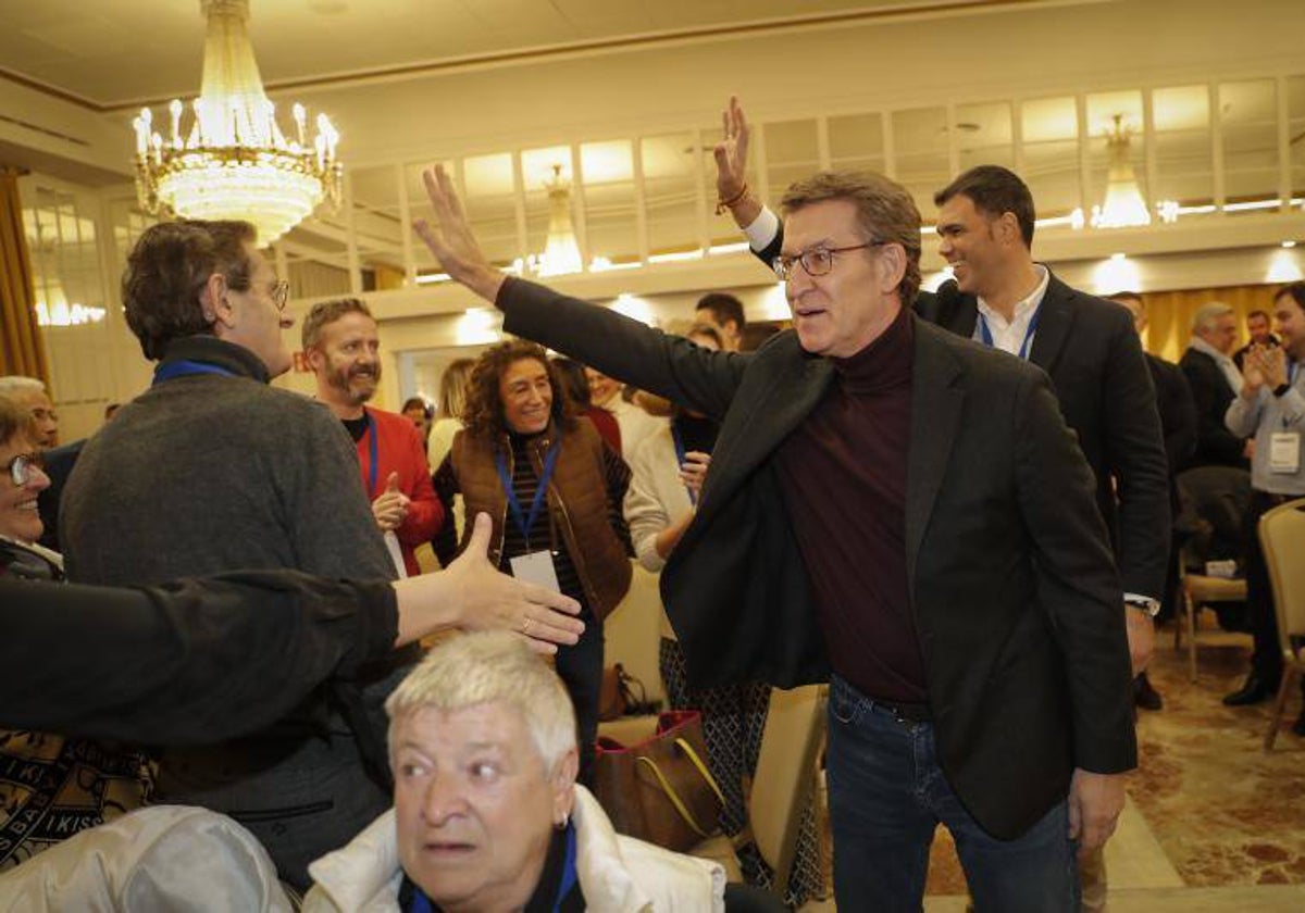 Alberto Núñez Feijóo y Javier García, presidente del PP de Navarra