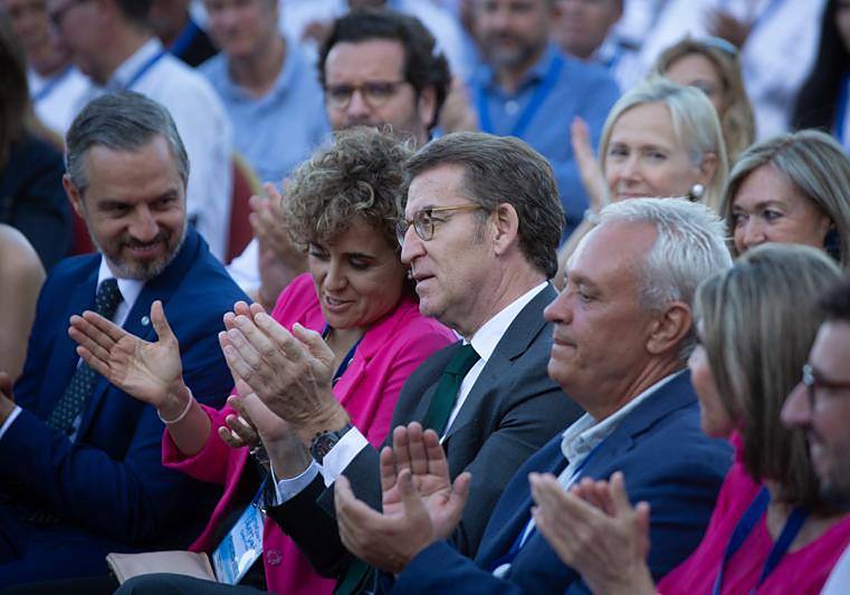 Dolors Montserrat, junto a Alberto Núñez Feijóo