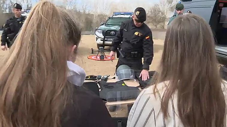 Grande-Marlaska insiste en la paridad dentro de la Policía y la Guardia Civil