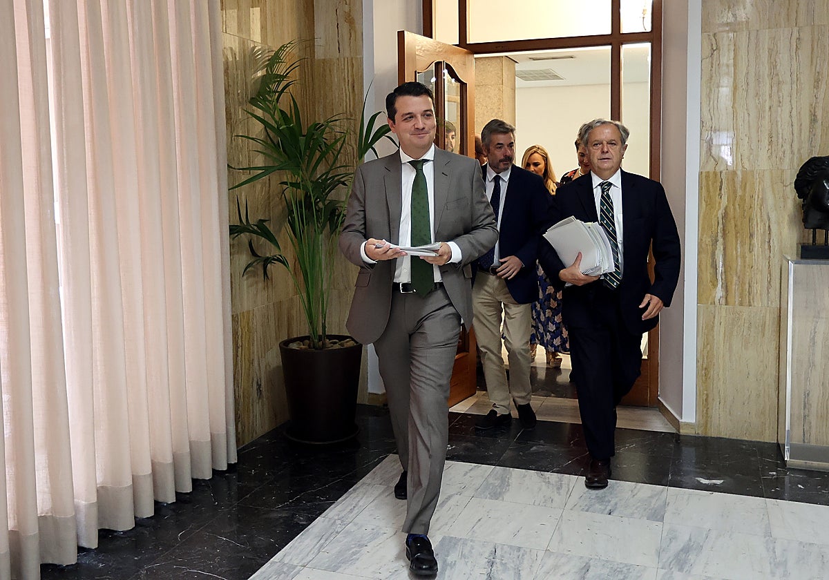 Bellido junto a concejales de su equipo en una comparecencia en septiembre pasado