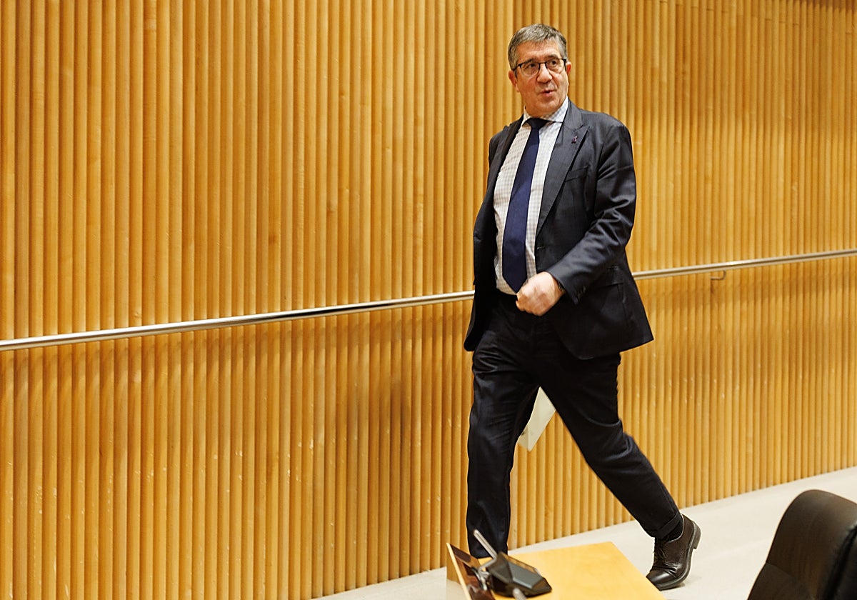 Patxi López, a su llegada este martes a la reunión del Grupo Socialista