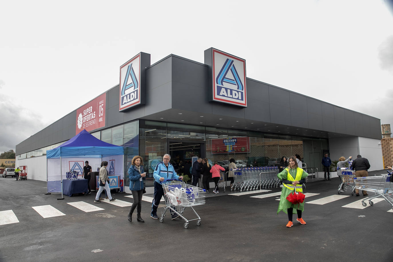 La inauguración del nuevo Aldi del polígono Pedroches, en imágenes