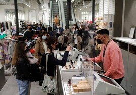Los comercios de Córdoba podrán abrir sin límite de días y horario durante Semana Santa, abril, mayo, septiembre y octubre
