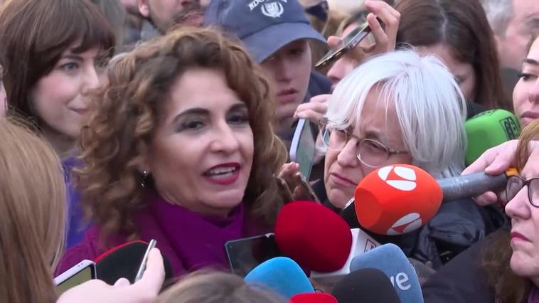 María Jesús Montero: "La mayoría estamos en la misma manifestación"