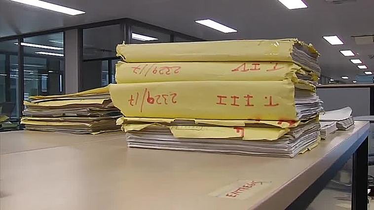 Los letrados llevan sus togas hasta el Ministerio de Justicia para pedir que se retome el diálogo