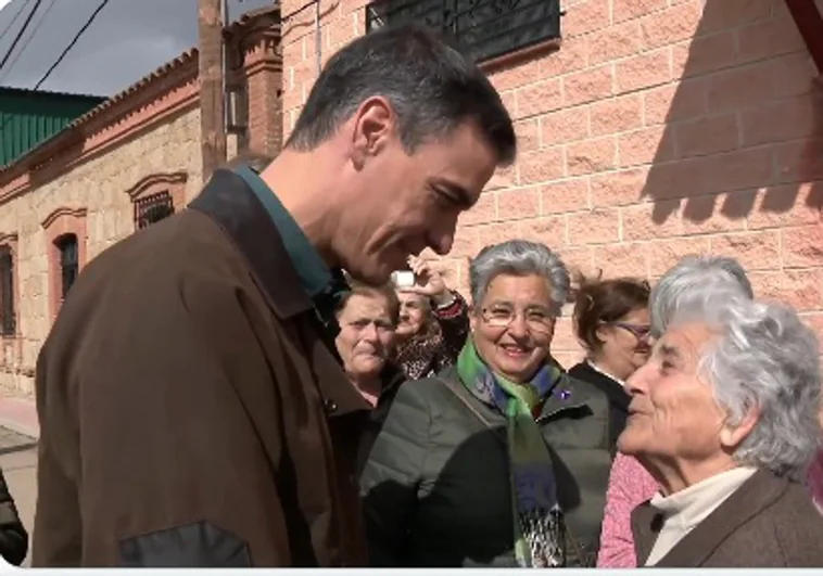 Pedro Sánchez visita por sorpresa un pueblo de Toledo