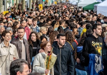 Sant Jordi recupera La Rambla y amplía su 'superilla' literaria