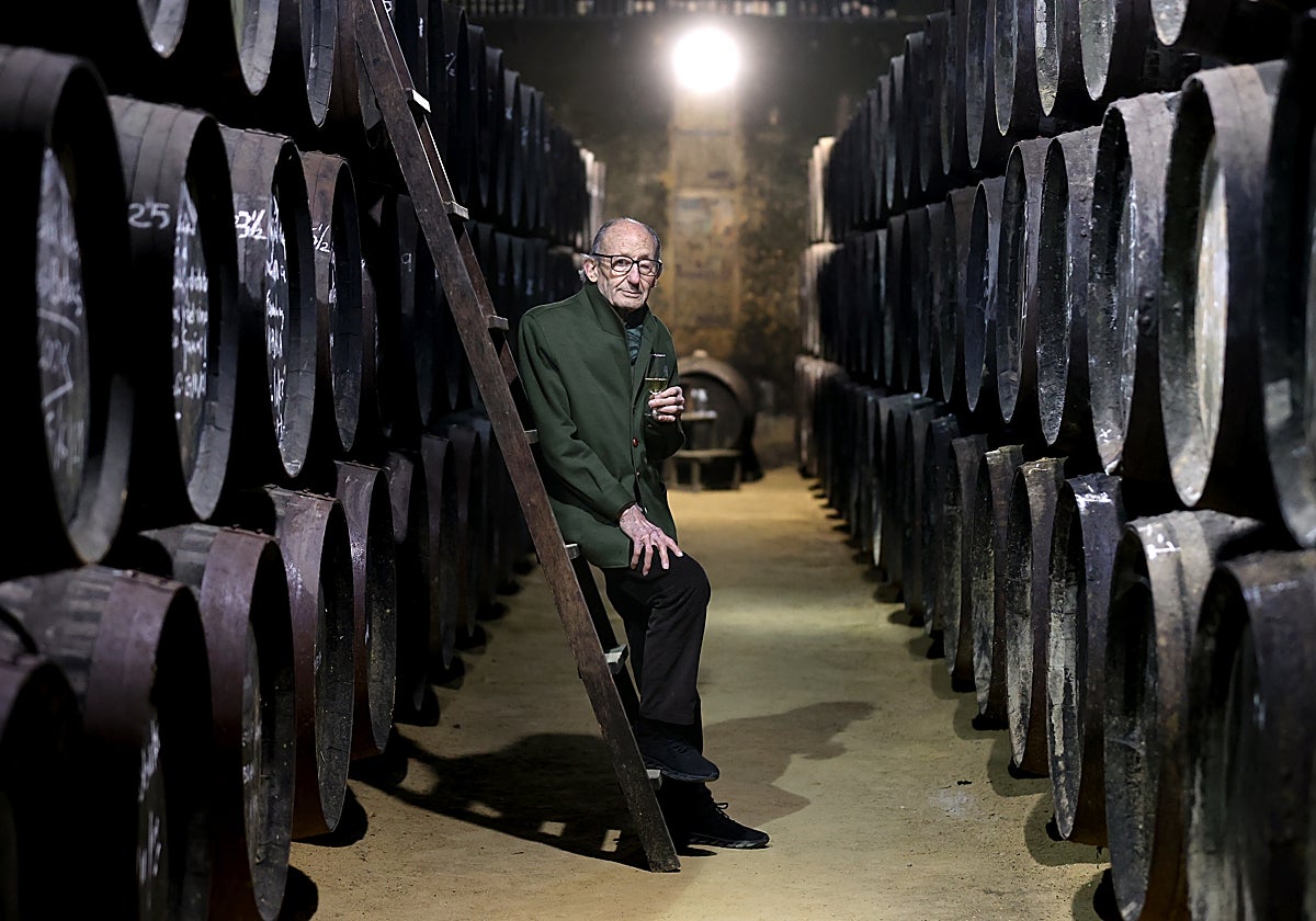 Antonio Sánchez Romero, en su bodega de Aguilar de la Frontera