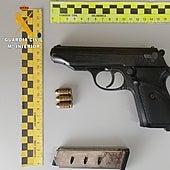 Detenido tras conducir de forma temeraria, borracho y drogado, con un arma y agredir a un agente