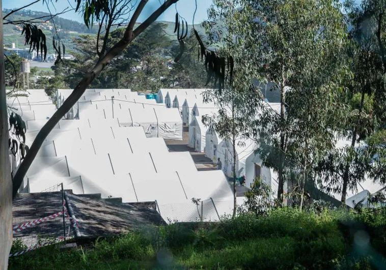 «Si me haces una felación, te doy un mechero»: denuncian abusos en un campamento de acogida en Tenerife