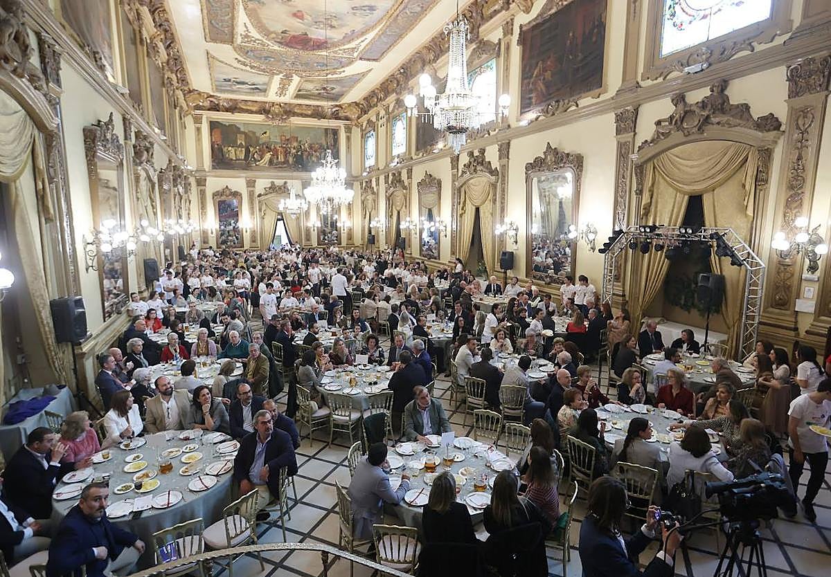 Asistentes al almuerzo solidario de la Fundación Bangassou en el Círculo de la Amistad de Córdoba