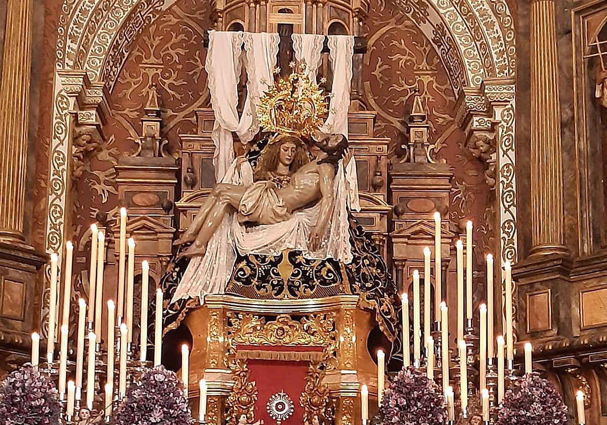 Nuestra Señora de las Angustias, en el altar de cultos para el septenario, en San Agustín