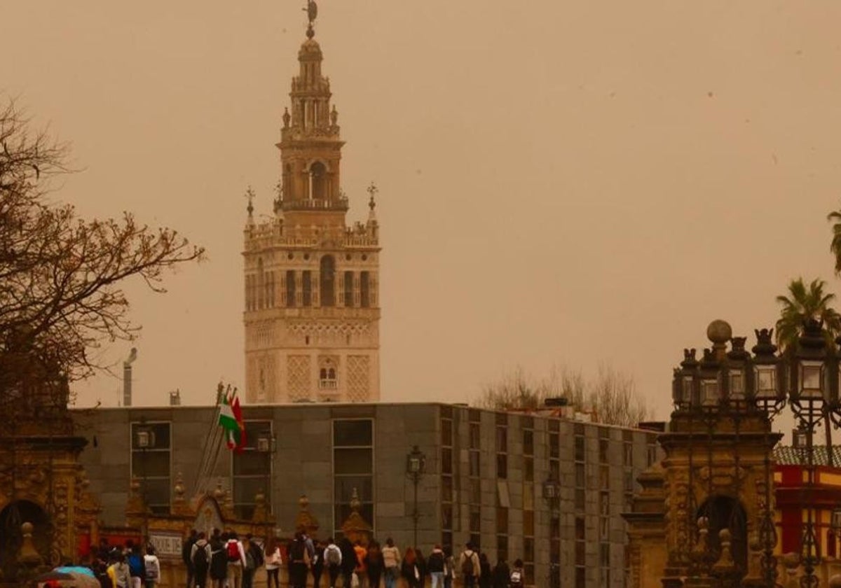 Sevilla bajo la nube de polvo del Sáhara