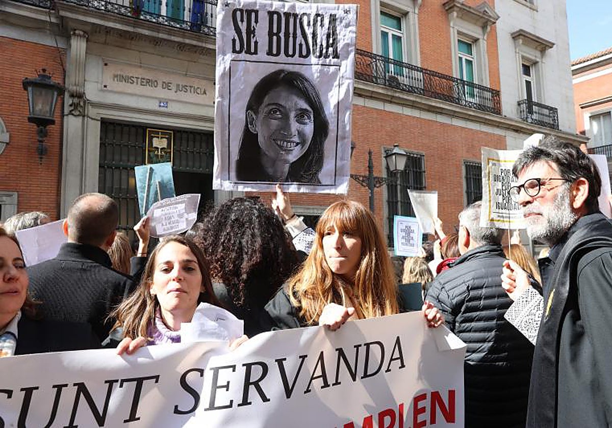 Manifestación de los letrados judiciales frente al Ministerio de Justicia, el pasado 9 de marzo en Madrid