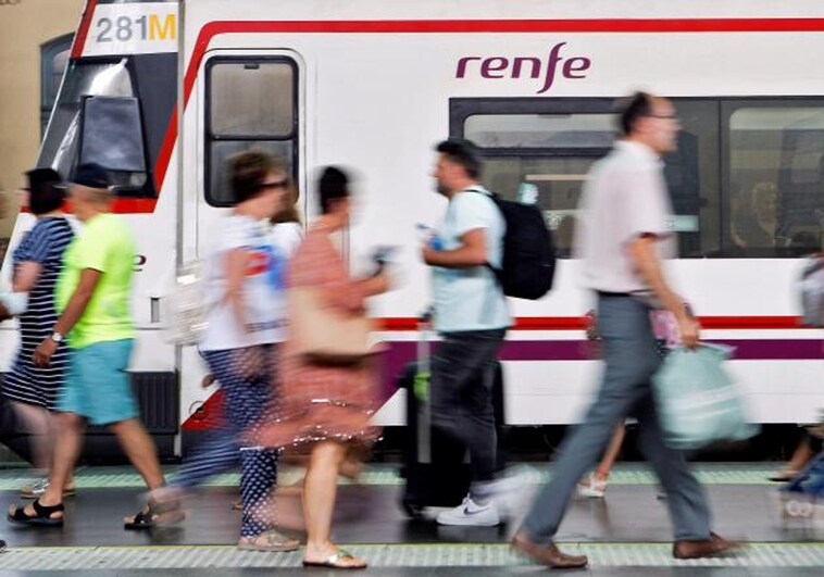 Fallas de Valencia 2023: Renfe programa la circulación de trenes de Cercanías durante las 24 horas
