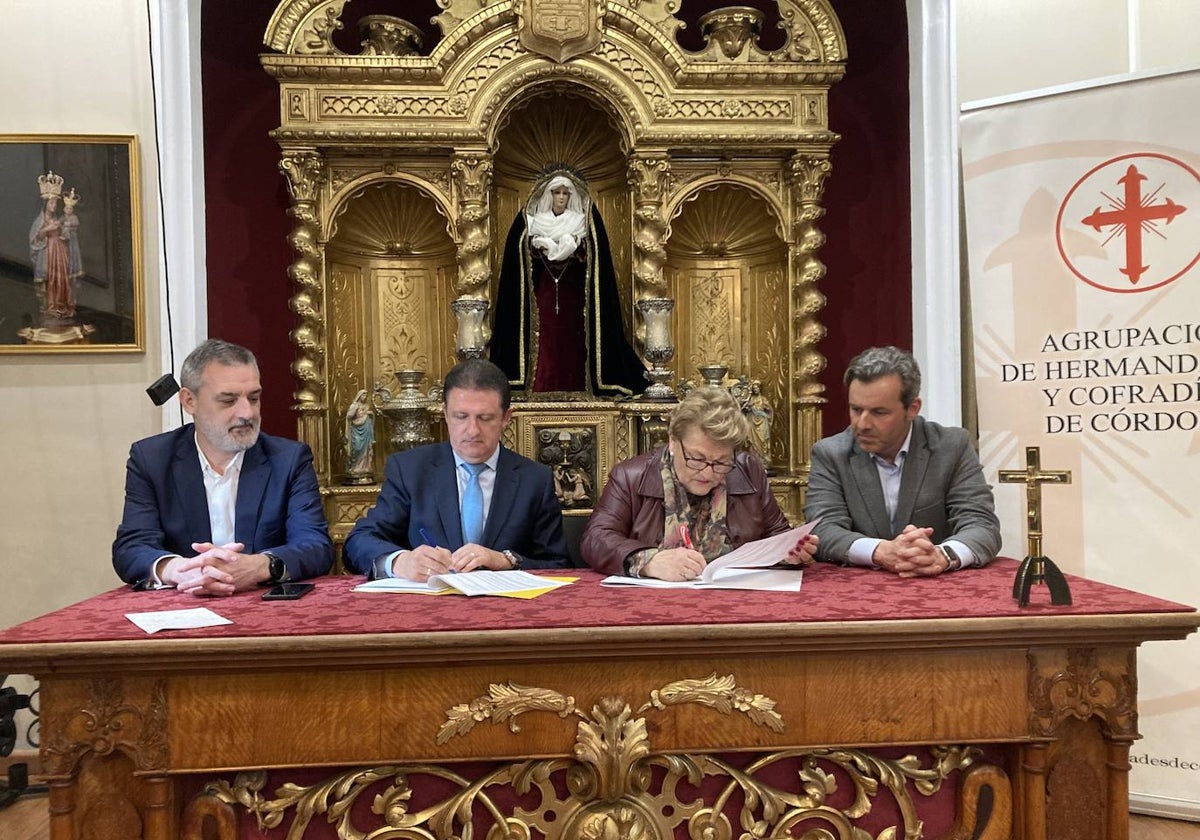 Firma del acuerdo entre la Agrupación de Cofradías y Prosegur