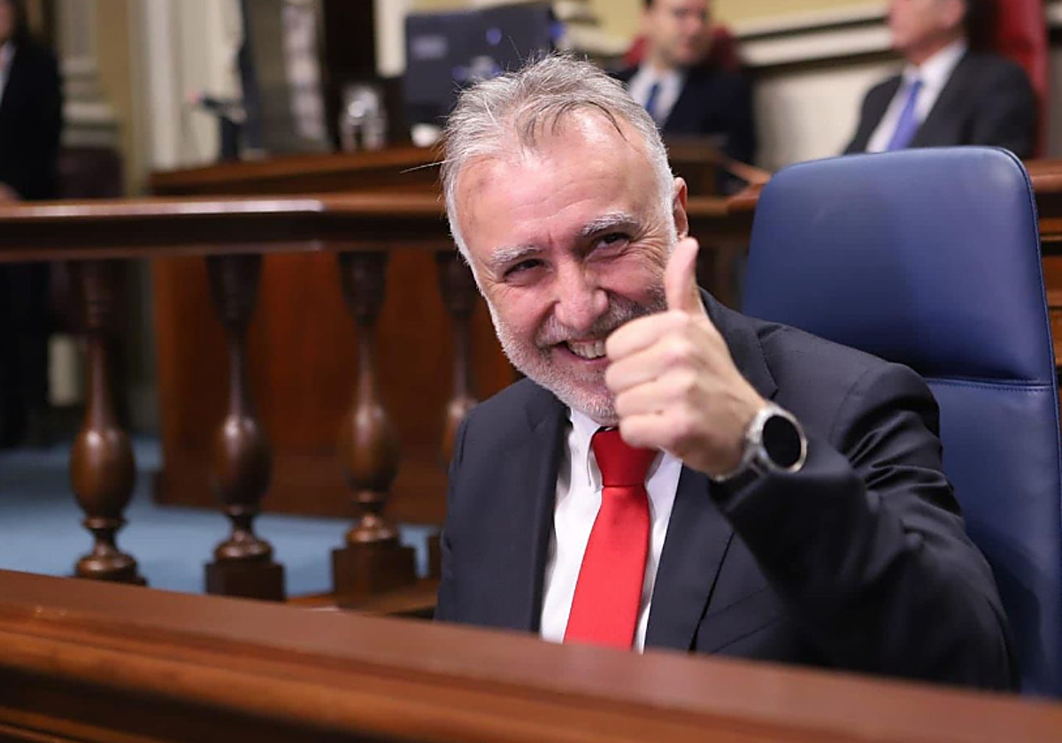 Ángel Víctor Torres durante el debate de la nacionalidad canaria