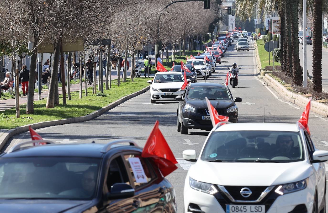 La caravana de protesta por la mejora del servicio de ambulancias en Córdoba, en imágenes