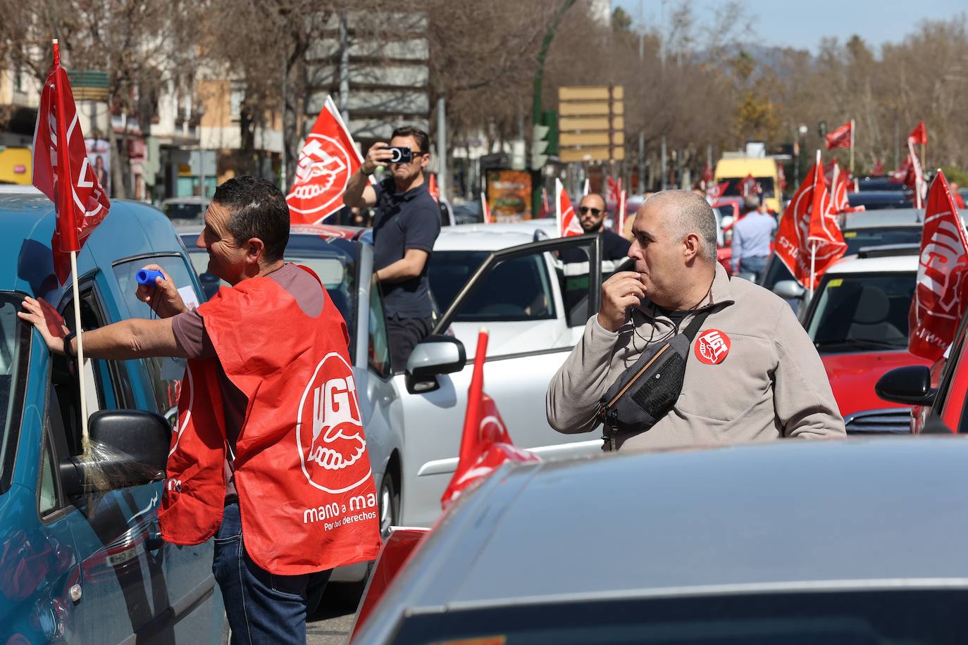 La caravana de protesta por la mejora del servicio de ambulancias en Córdoba, en imágenes
