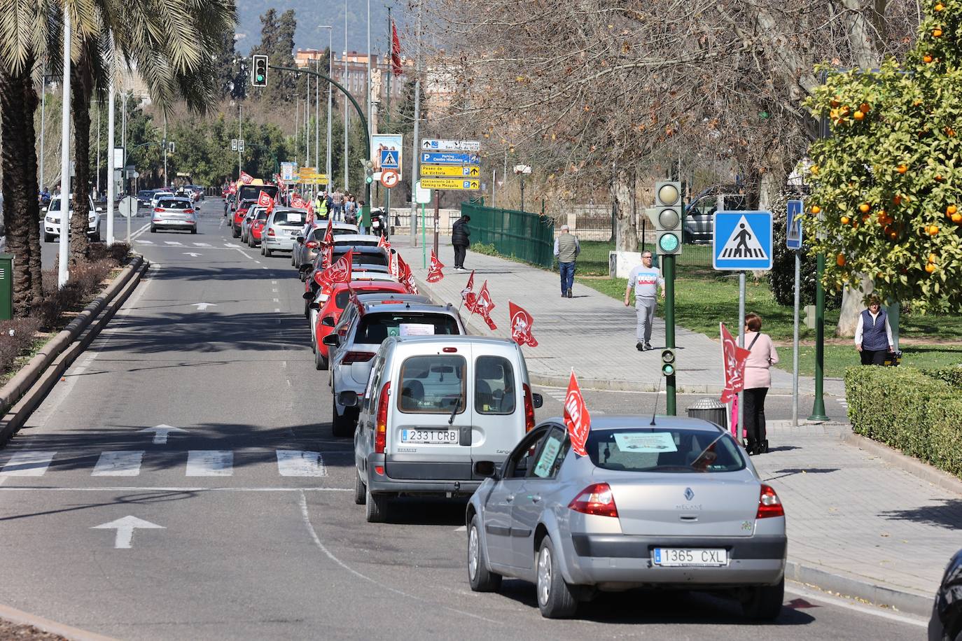 La caravana de protesta por la mejora del servicio de ambulancias en Córdoba, en imágenes