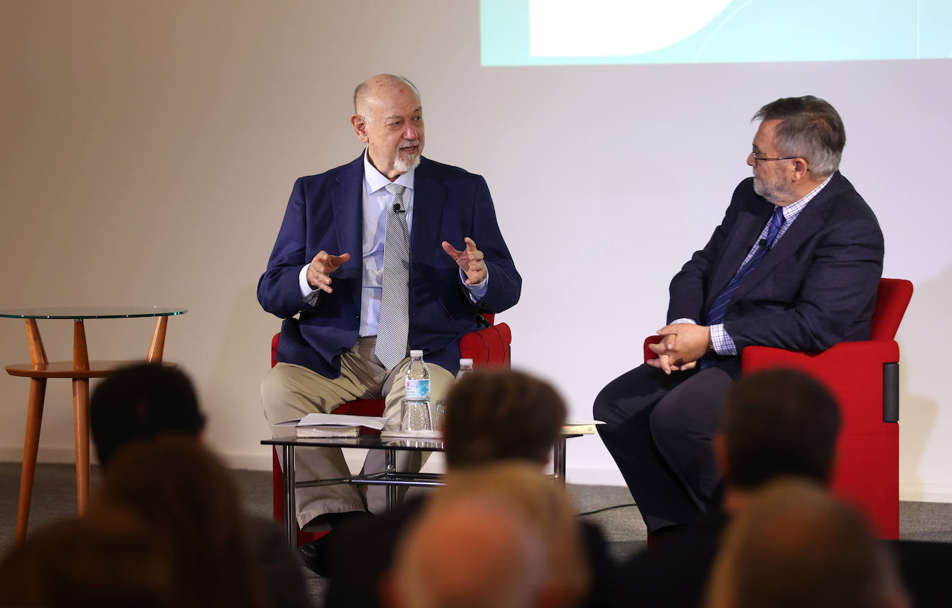 El Foro Cultural de ABC Córdoba con Juan Eslava Galán, en imágenes