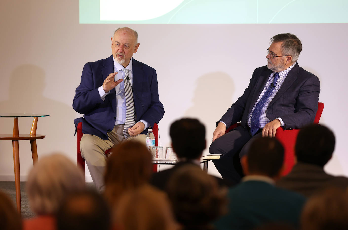 El Foro Cultural de ABC Córdoba con Juan Eslava Galán, en imágenes