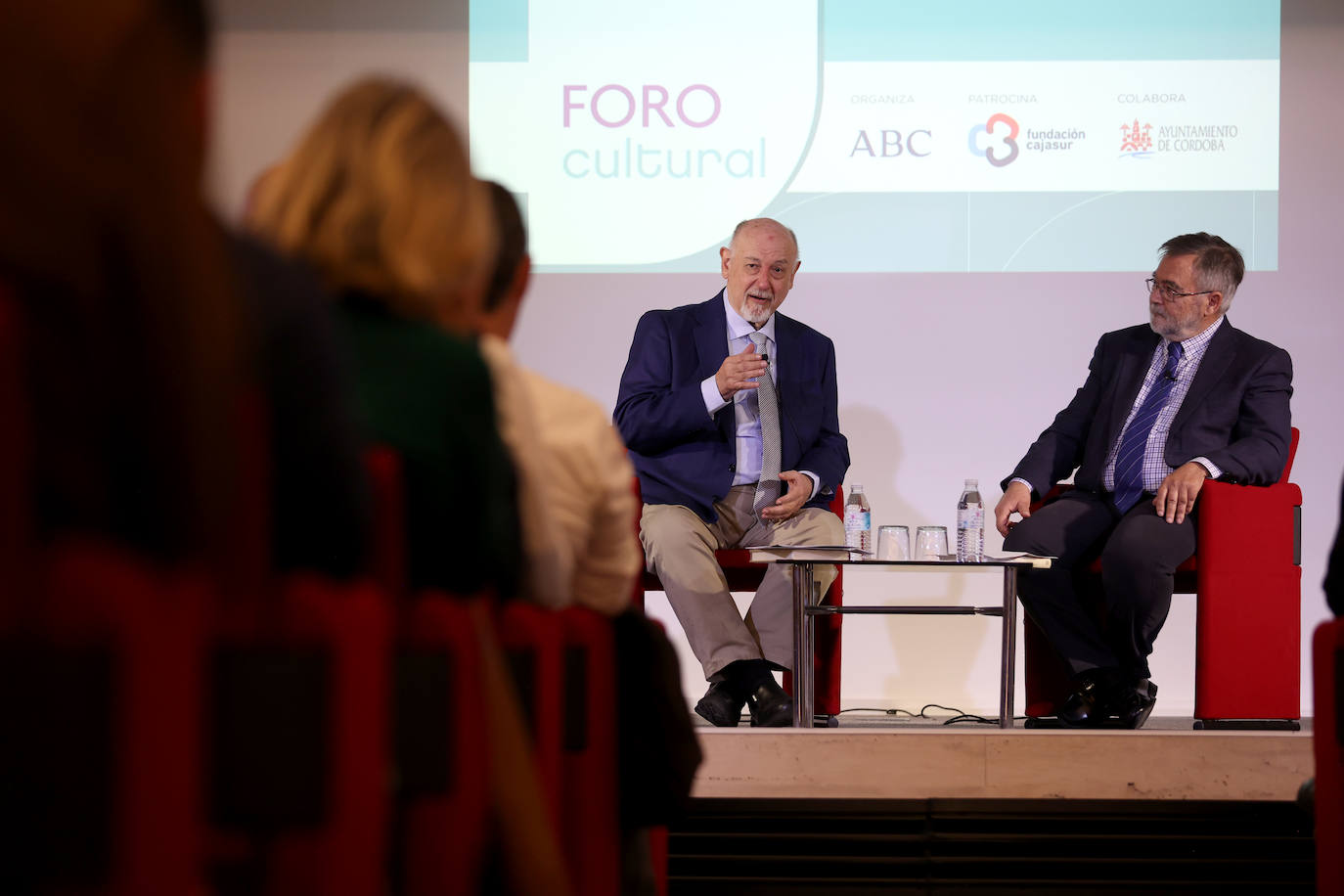 El Foro Cultural de ABC Córdoba con Juan Eslava Galán, en imágenes