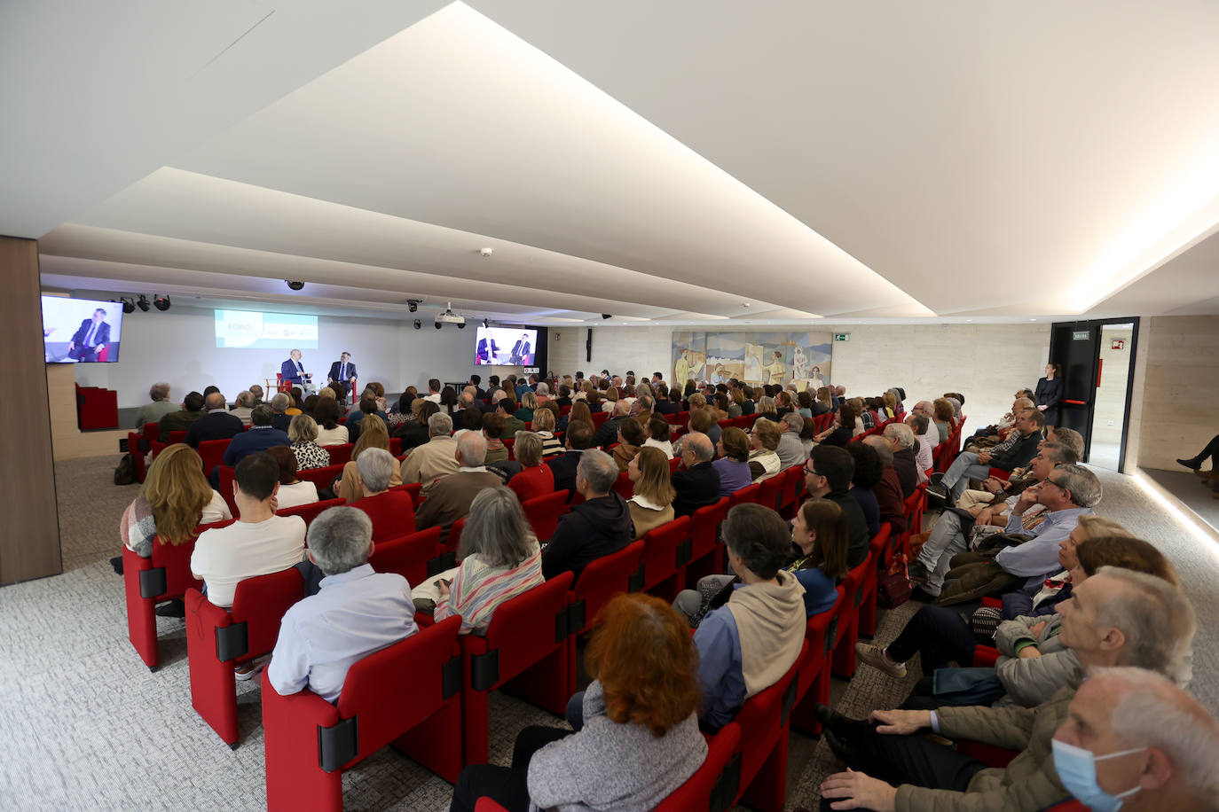 El Foro Cultural de ABC Córdoba con Juan Eslava Galán, en imágenes