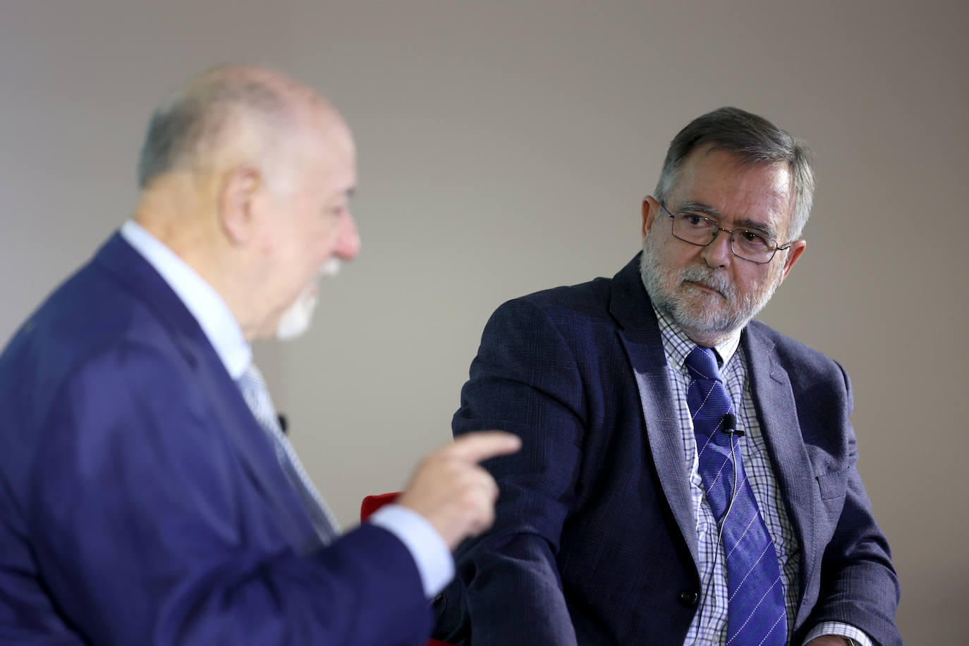 El Foro Cultural de ABC Córdoba con Juan Eslava Galán, en imágenes