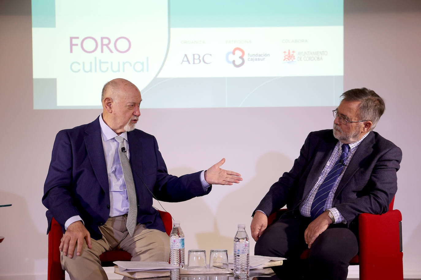 El Foro Cultural de ABC Córdoba con Juan Eslava Galán, en imágenes