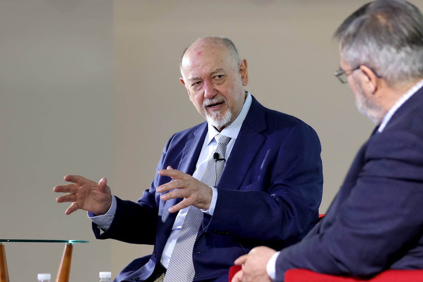 El Foro Cultural de ABC Córdoba con Juan Eslava Galán, en imágenes