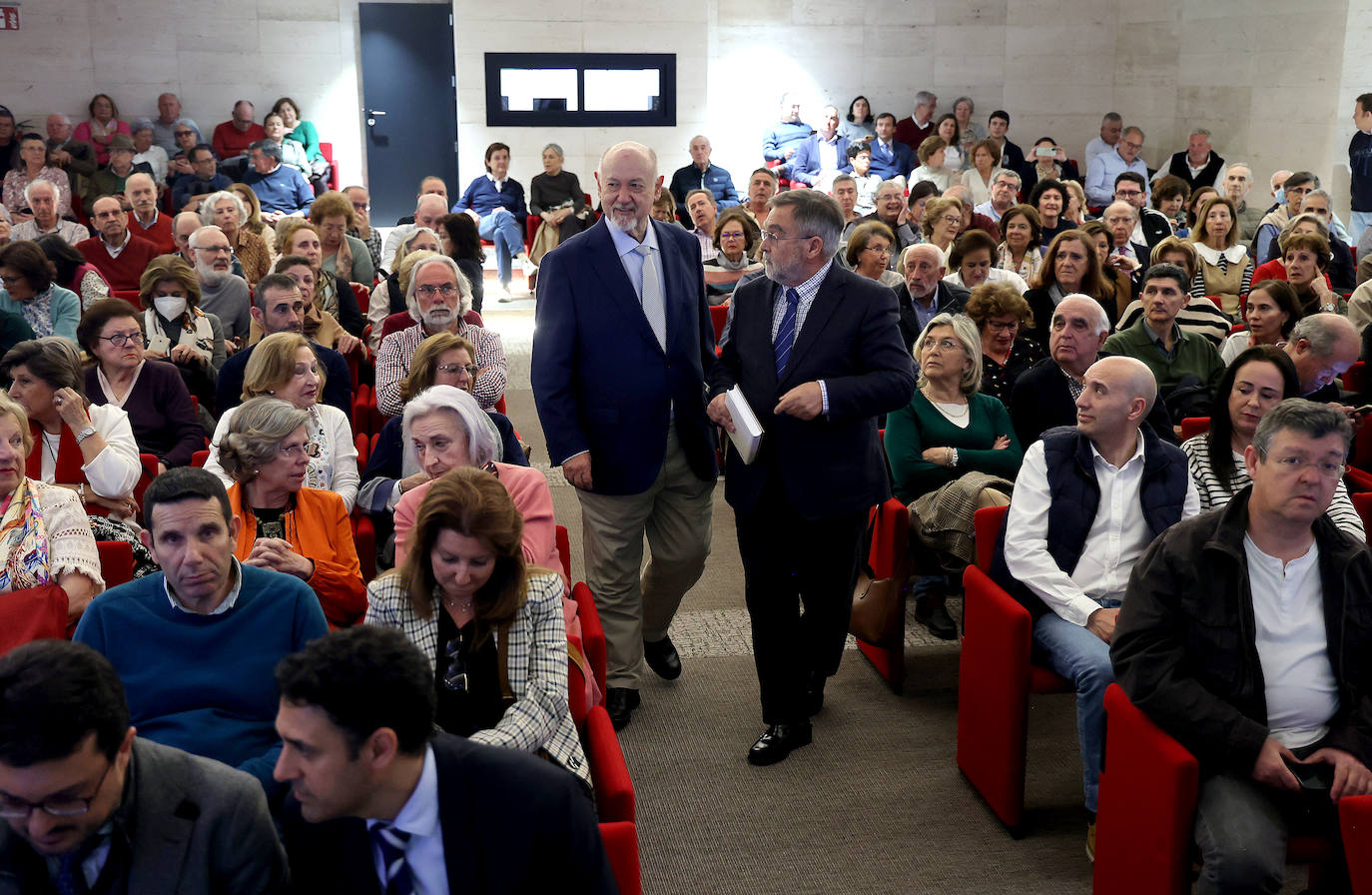 El Foro Cultural de ABC Córdoba con Juan Eslava Galán, en imágenes
