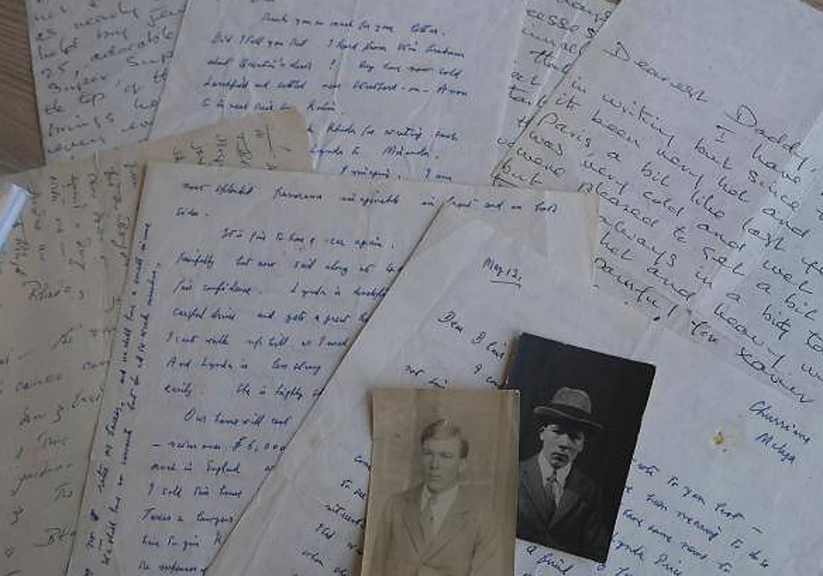 Cartas de Brenan y de su hija Miranda; sobre ellas, fotos del propio Gerald Brenan en 1913