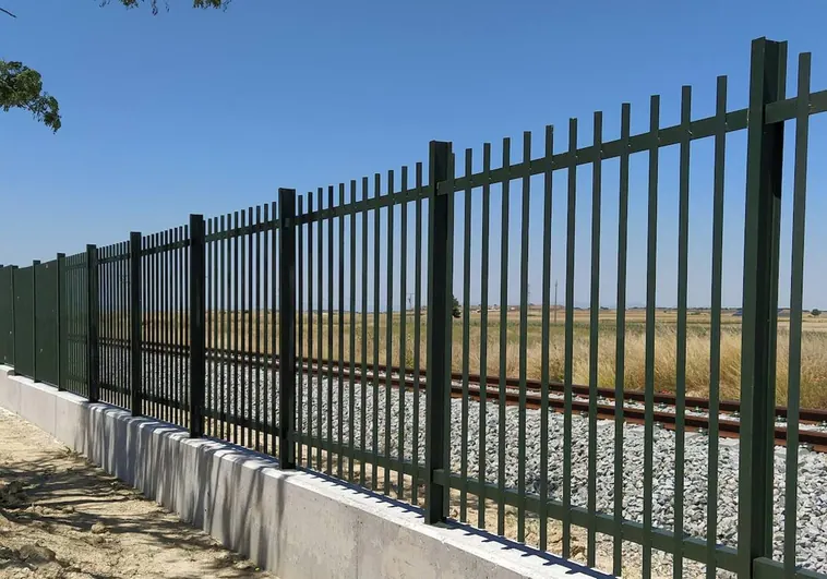 Adif instalará 24 kilómetros de vallado entre Talavera y Calera y Chozas para incrementar la seguridad