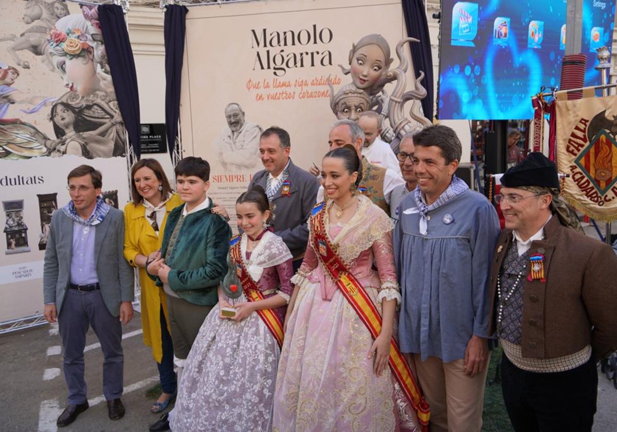 Imagen del alcalde de Madrid, José Luis Martínez-Almeida, en su visita a las Fallas de Valencia