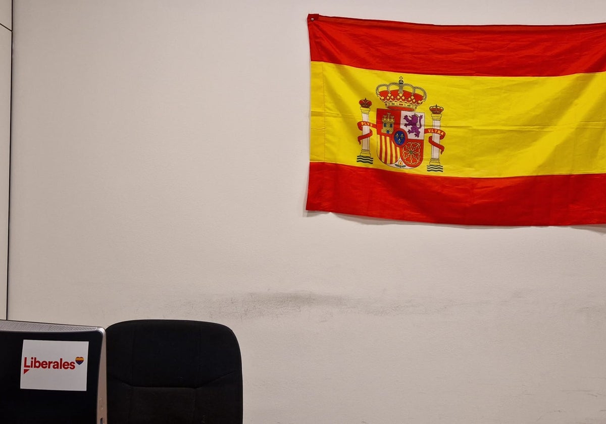 Bandera de España robada de uno de los despachos de Ciudadanos en el Parlamento de Cataluña