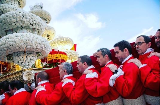 La Semana Santa y otras tradiciones religiosas también forman parte de la vida de Teodoro