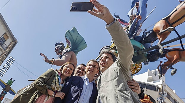 Imagen del presidente del PP, Alberto Nuñez Feijoó, este jueves en Valencia junto a Calos Mazón, María José Catalá y Vicente Mompó